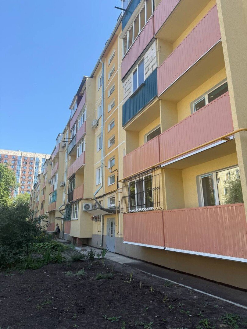 Фото №1: 3-комнатная квартира 62&nbsp;м², 4/5&nbsp;эт. - Мариуполь, р. Жовтневый, пр-кт Строителей, 62