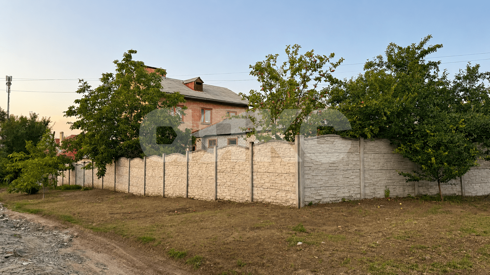 Фото №1: Дом 112&nbsp;м² + 5.8&nbsp;сот., 2&nbsp;эт. - Луганск, р. Жовтневый, ул. Братьев Палкиных, 100