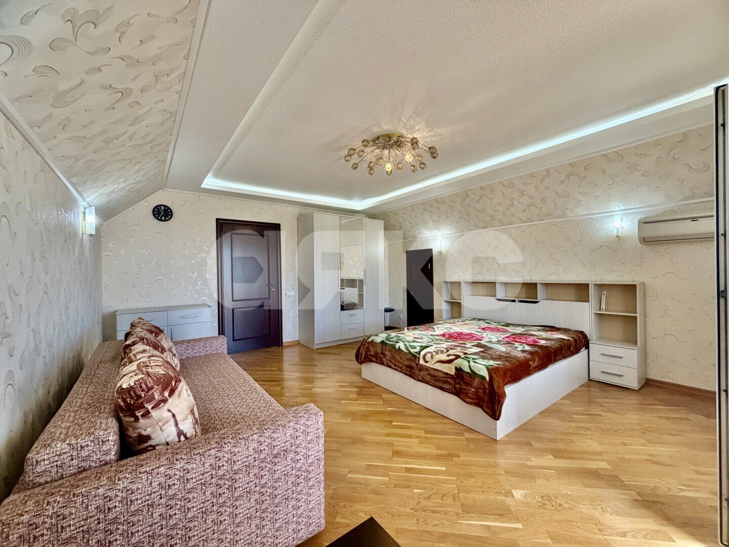 Фото №6: Дом 270&nbsp;м² + 11&nbsp;сот., 2&nbsp;эт. - Батайск, ул. Садовая