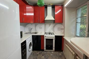 Фото №1: 2-комнатная квартира 43 м², 1/2 эт. - Белоозёрский, мкр. Красный Холм, ул. 50 лет Октября, 7