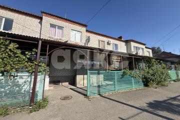 Фото №1: Апартаменты 91&nbsp;м², 2/2&nbsp;эт. - Кореновск, мкр. 1-й квартал, пер. Строителей, 12