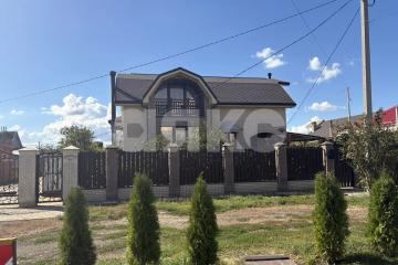 Фото №1: Дом 169&nbsp;м² + 4&nbsp;сот., 2&nbsp;эт. - Кореновск, мкр. 1-й квартал, ул. Красная