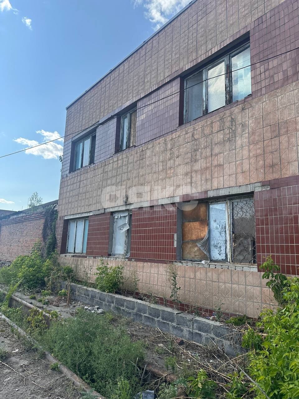 Фото №3: Коммерция 2317&nbsp;м², 1/1&nbsp;эт. - Луганск, р. Ленинский, ул. Почтовая, 1