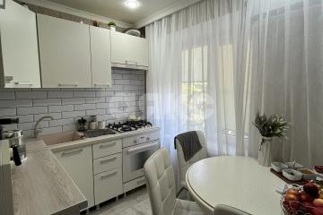 Фото №1: 2-комнатная квартира 39&nbsp;м², 5/5&nbsp;эт. - Кропоткин, мкр. Болгарский, ул. Коммунистическая, 6