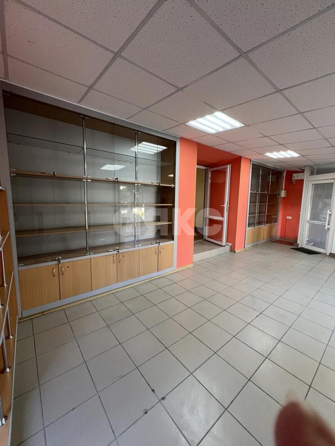 Фото №10: Коммерция 70&nbsp;м², 1/5&nbsp;эт. - Луганск, р. Ленинский, ул. 50-летия образования СССР, 57