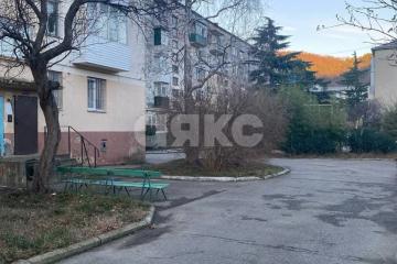 Фото №1: 1-комнатная квартира 45 м², 2/5 эт. - Геленджик, мкр. Магилат, ул. Васнецова, 10