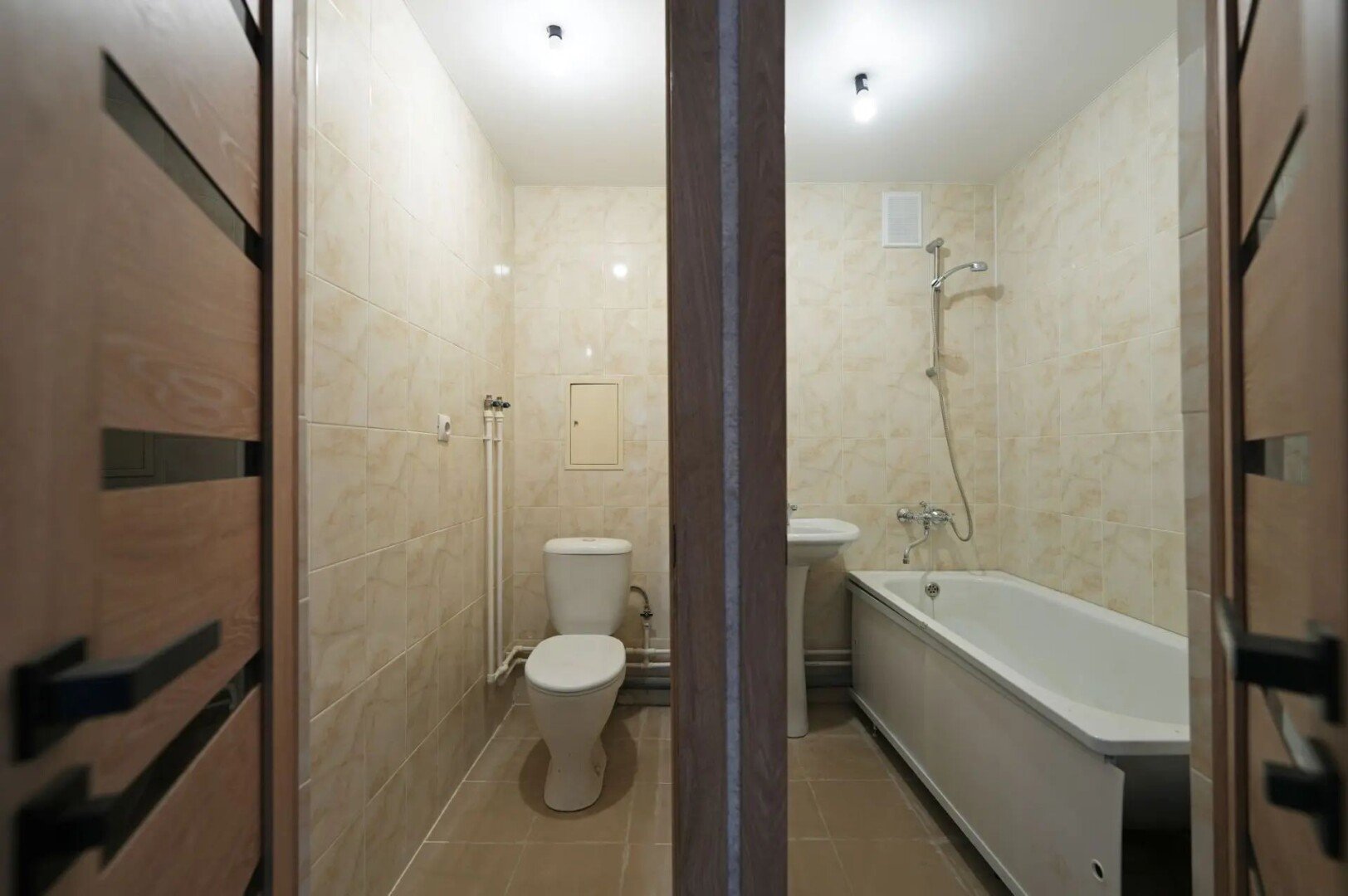 Фото №6: 3-комнатная квартира 52&nbsp;м², 4/5&nbsp;эт. - Мариуполь, р. Жовтневый, пр-кт Строителей, 105