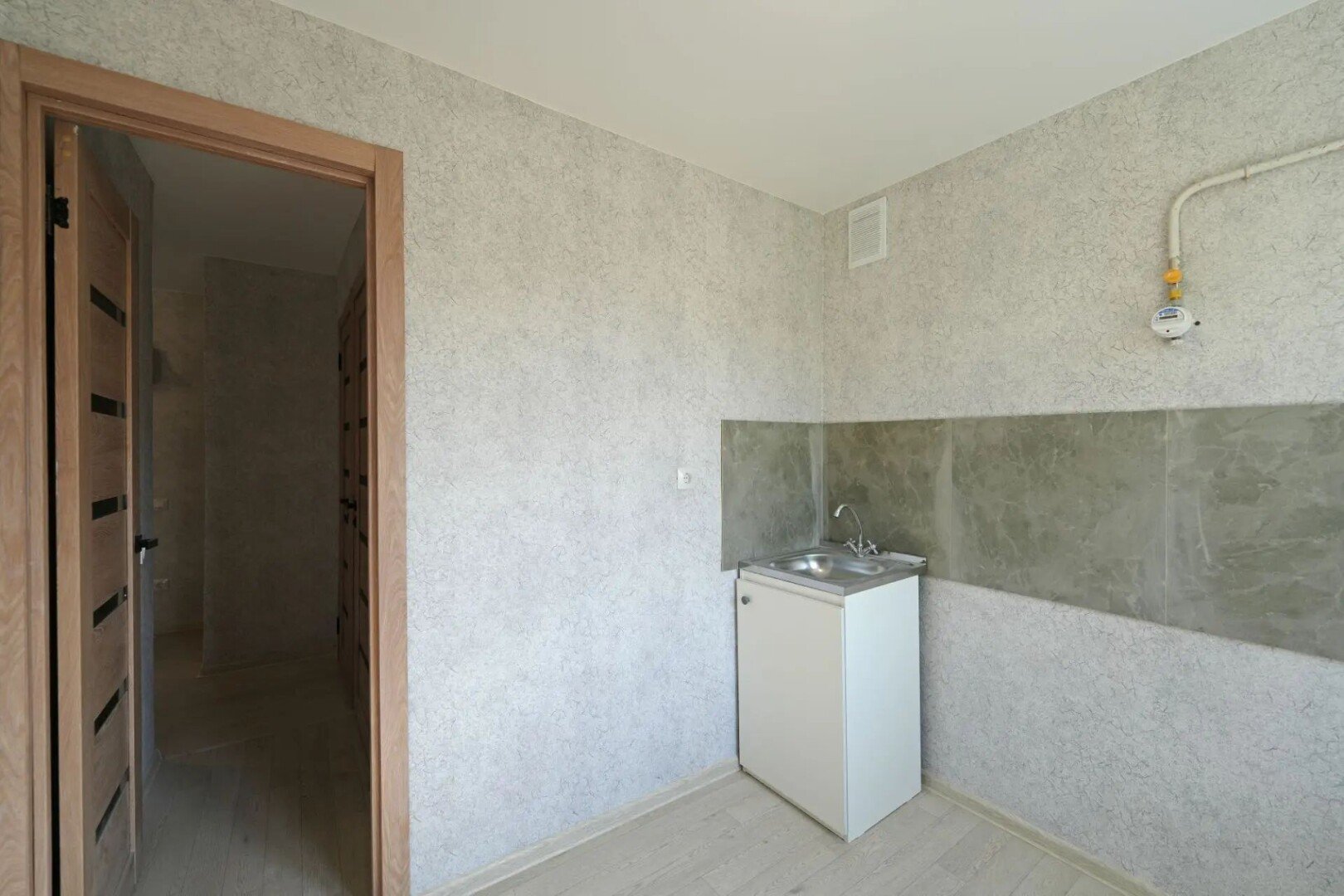 Фото №5: 3-комнатная квартира 52&nbsp;м², 4/5&nbsp;эт. - Мариуполь, р. Жовтневый, пр-кт Строителей, 105