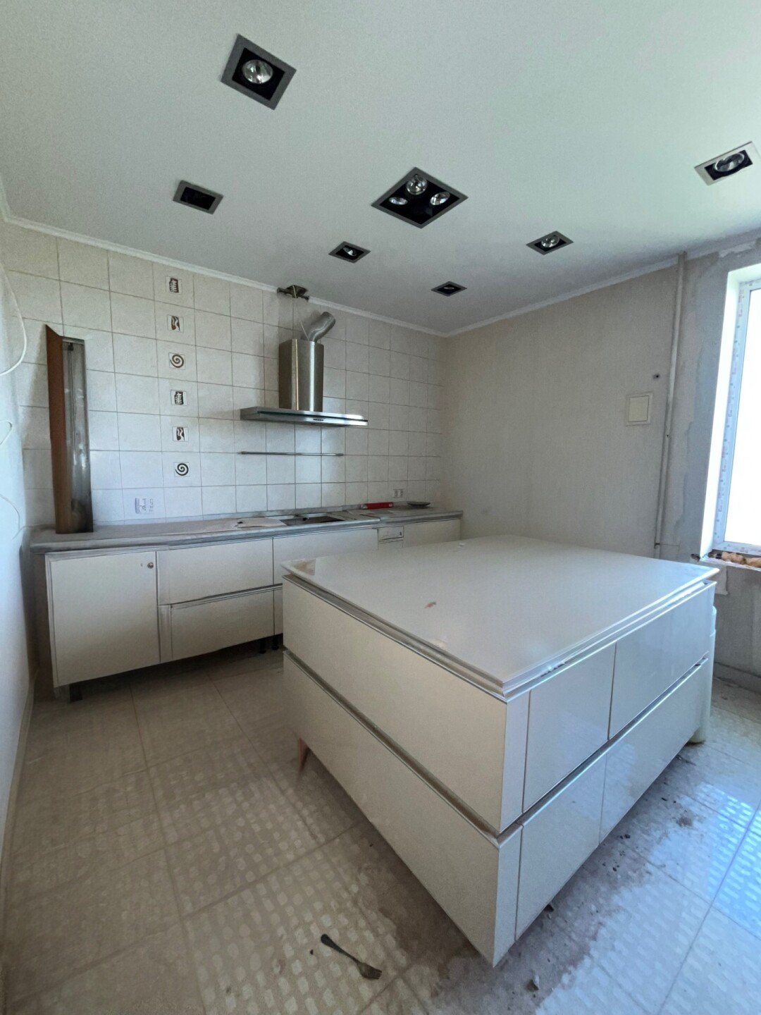 Фото №1: 3-комнатная квартира 153&nbsp;м², 4/9&nbsp;эт. - Мариуполь, р. Жовтневый, ул. Апатова, 129