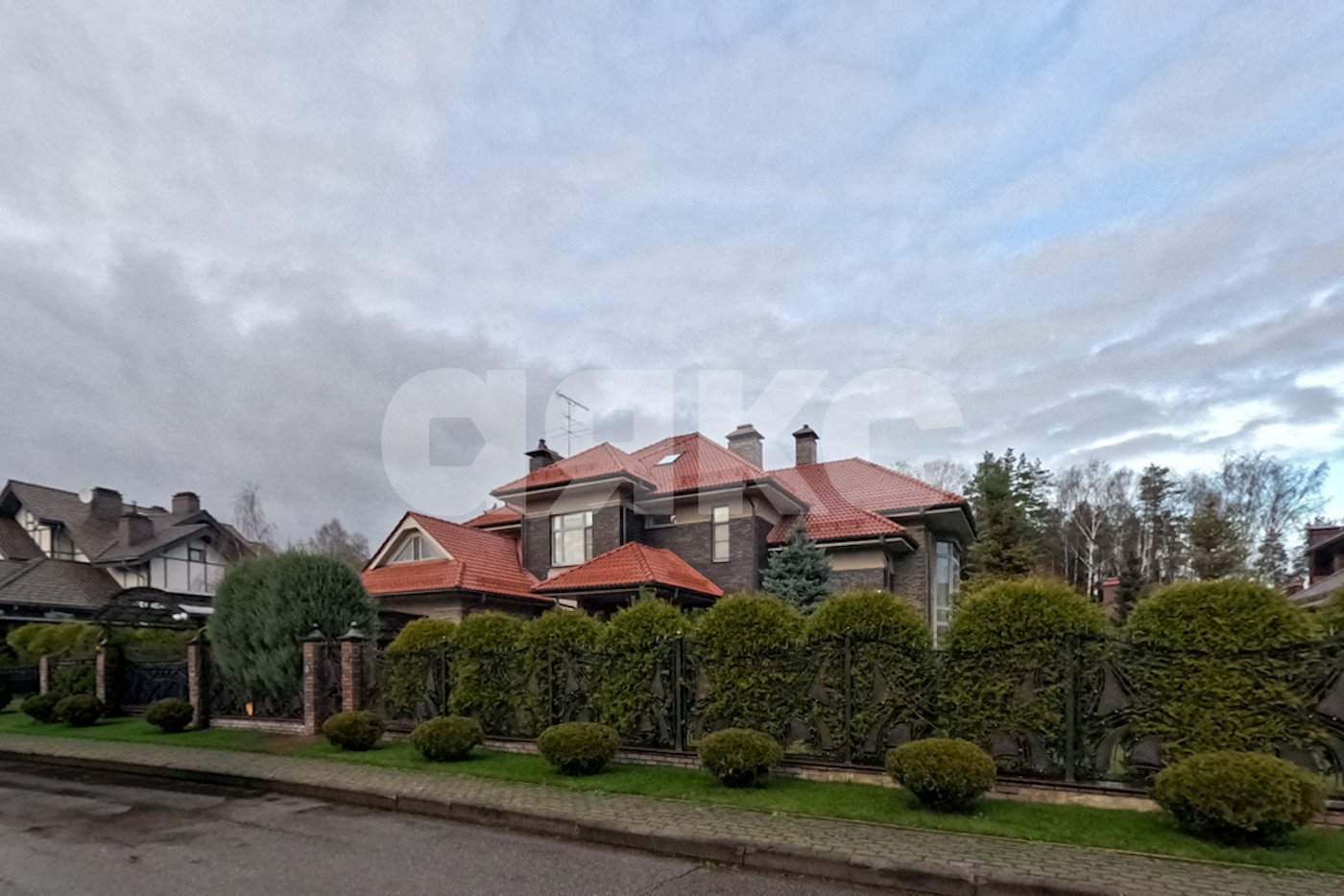 Фото №1: Дом 1200&nbsp;м² + 25&nbsp;сот., 2&nbsp;эт. - Москва Троицкий административный округ