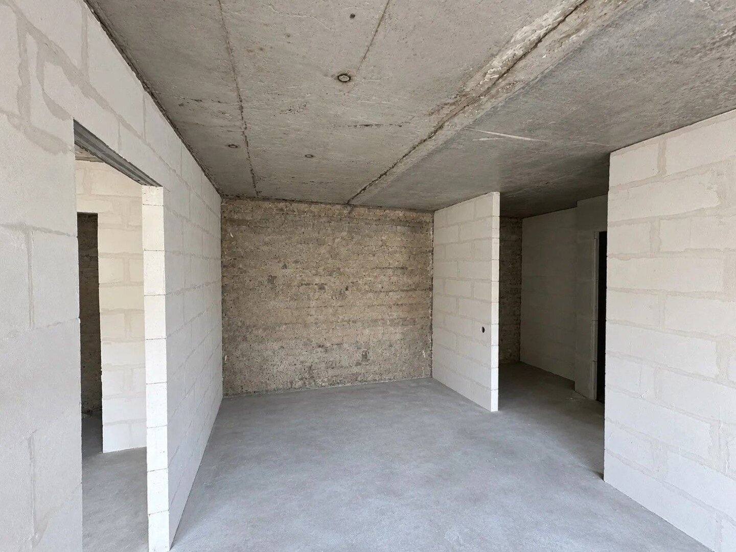 Фото №1: 2-комнатная квартира 41&nbsp;м², 2/5&nbsp;эт. - Мариуполь, р. Жовтневый, пр-кт Нахимова, 188