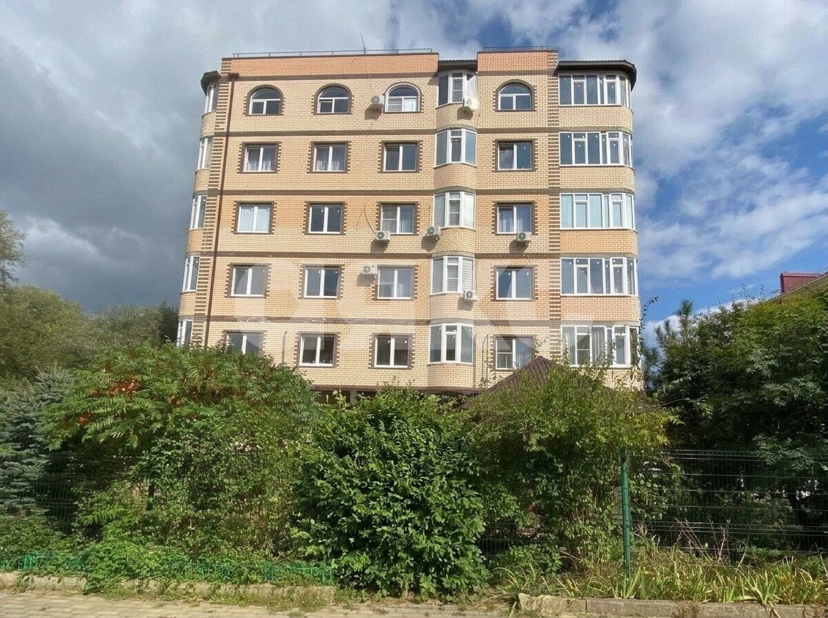 Фото №1: 2-комнатная квартира 57&nbsp;м², 3/6&nbsp;эт. - Горячий Ключ, мкр. Администрация, ул. Ленина, 199Б