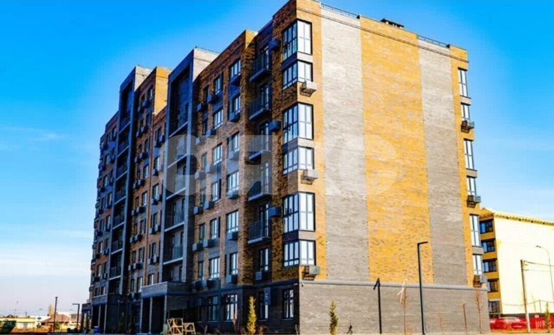 Фото №1: 2-комнатная квартира 64&nbsp;м², 9/9&nbsp;эт. - Кропоткин, ул. Красная