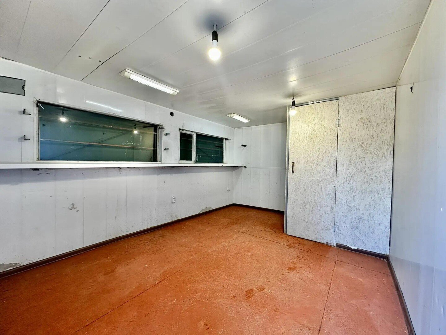 Фото №4: Коммерция 49&nbsp;м², 1/2&nbsp;эт. - Мариуполь, Ильичёвский, п. Каменск, ул. Первомайская, 60