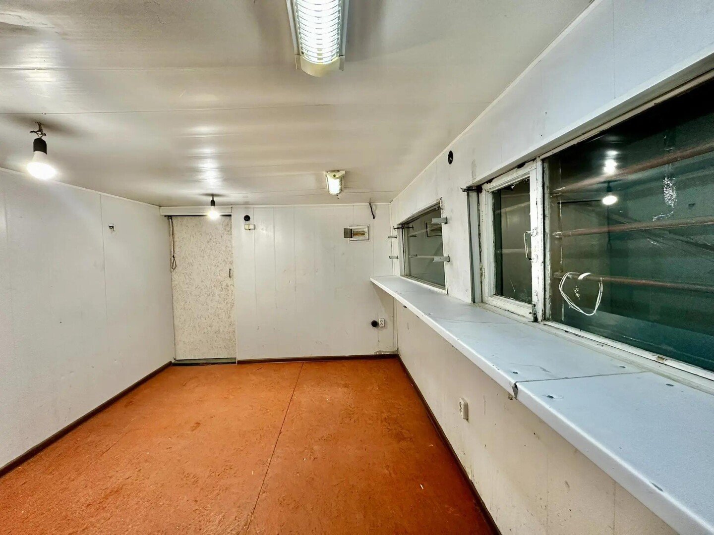 Фото №3: Коммерция 49&nbsp;м², 1/2&nbsp;эт. - Мариуполь, Ильичёвский, п. Каменск, ул. Первомайская, 60