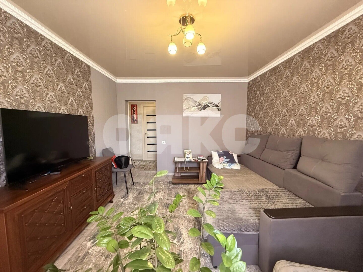 Фото №1: 2-комнатная квартира 54&nbsp;м², 2/2&nbsp;эт. - Кореновск, мкр. 2-й квартал, ул. Комсомольская