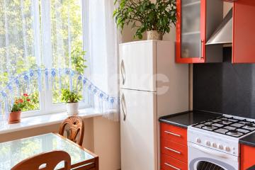 Фото №1: 2-комнатная квартира 55&nbsp;м², 3/4&nbsp;эт. - Армавир, мкр. квартал Центр, ул. Кирова, 49