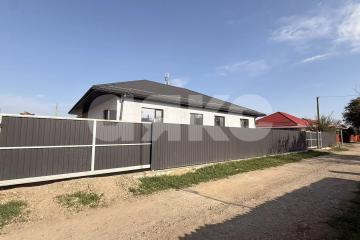Фото №1: Дом 245 м² + 9.1 сот., 1 эт. - Кореновск, мкр. 2-й квартал, ул. Бувальцева