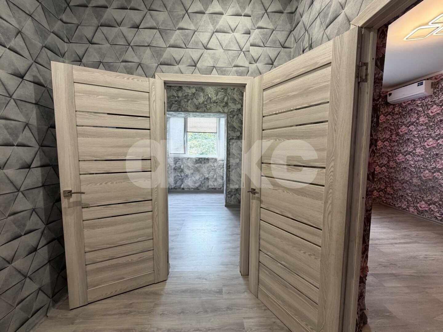 Фото №2: 1-комнатная квартира 38&nbsp;м², 1/3&nbsp;эт. - Кореновск, ул. Коммунистическая, 7Г