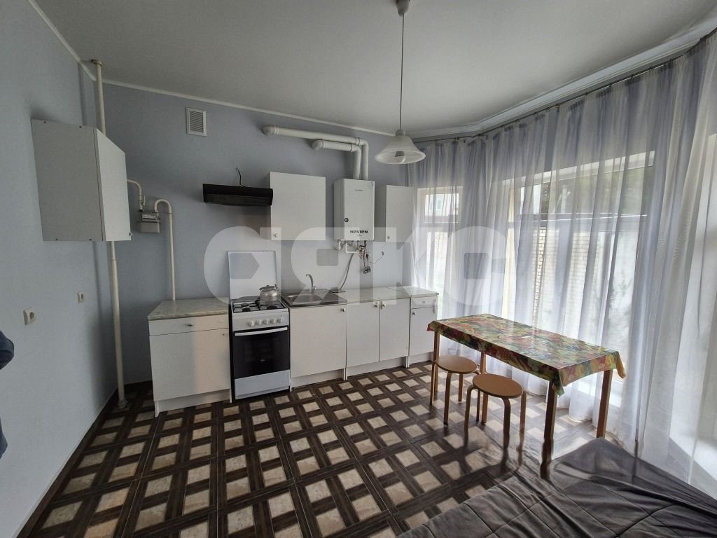 Фото №1: 1-комнатная квартира 50&nbsp;м², 2/4&nbsp;эт. - Геленджик, ул. Свердлова, 18А