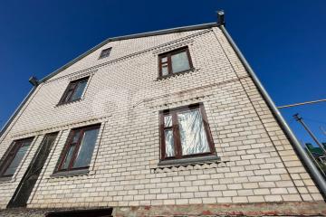 Фото №1: Дом 253 м² + 4.8 сот., 3 эт. - Горячий Ключ, мкр. Курортная Зона, пер. Красноармейский