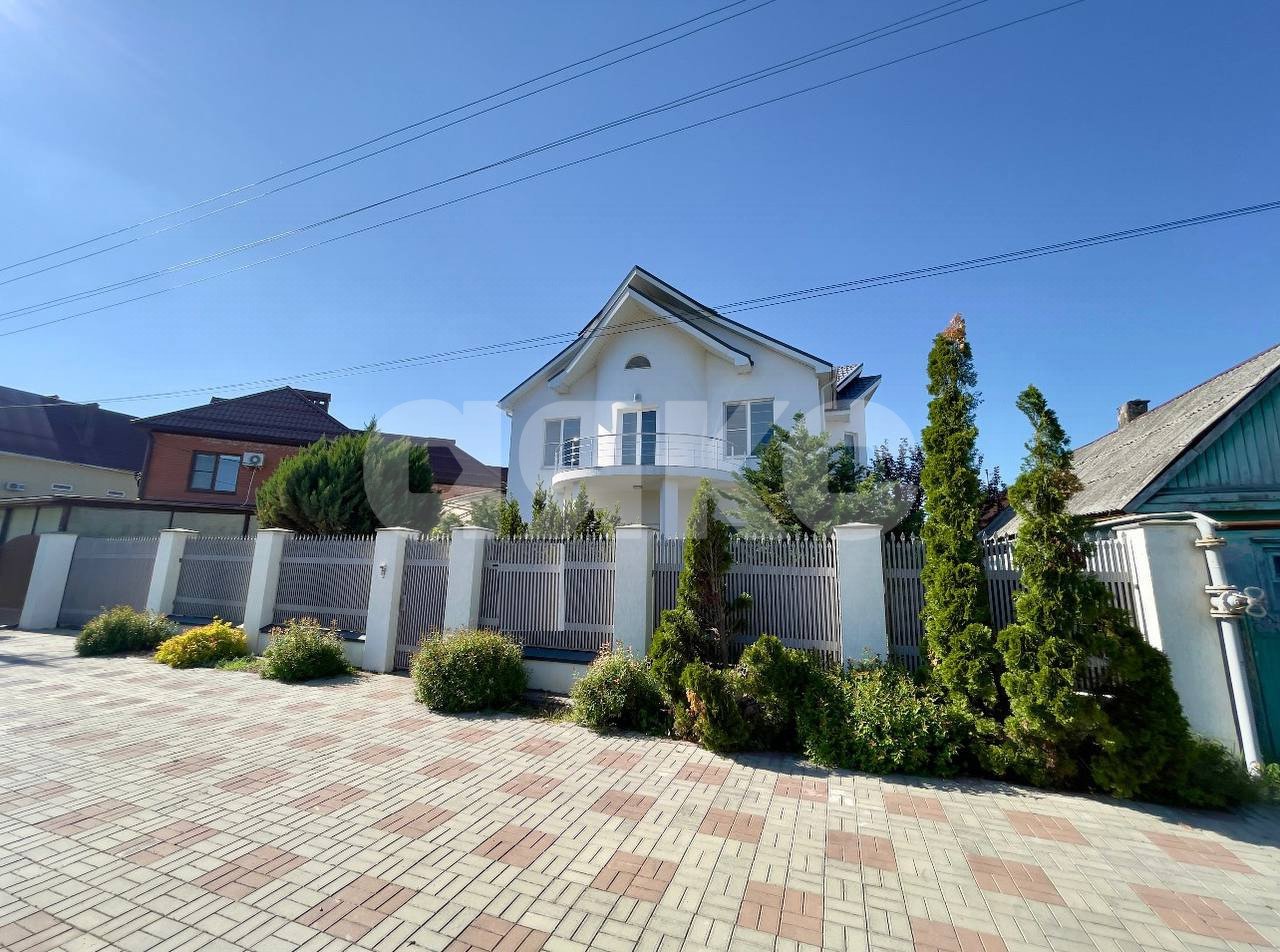 Фото №1: Дом 271&nbsp;м² + 8.6&nbsp;сот., 2&nbsp;эт. - Горячий Ключ, мкр. Старый Рынок, ул. Октябрьская
