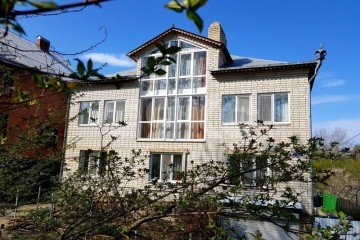 Фото №1: Дом 370 м² + 10 сот., 3 эт. - Горячий Ключ, мкр. Городская Больница, ул. Изумрудная