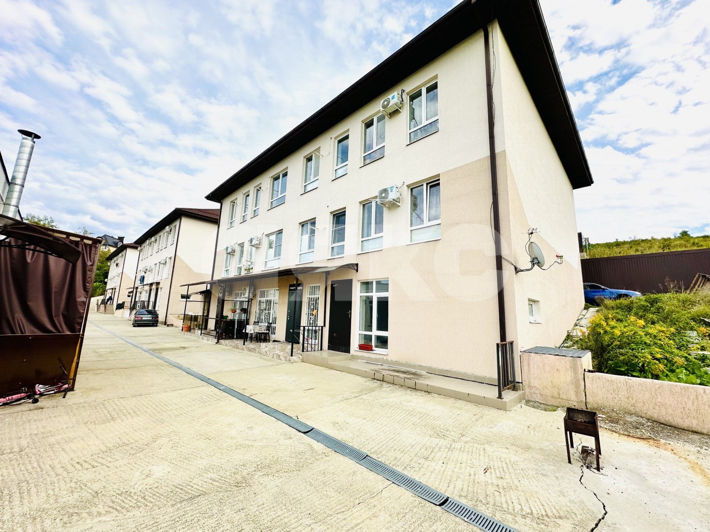 Фото №1: 2-комнатная квартира 62&nbsp;м², 1/3&nbsp;эт. - Раздольное, р. Хостинский, ул. Изобильная, 30В/2