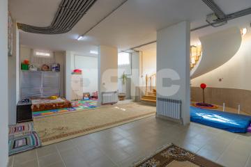 Фото №1: Дом 285 м² + 4 сот., 4 эт. - Геленджик, ул. Покровского, 23