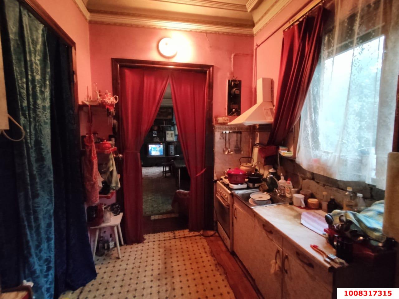 Фото №3: 2-комнатная квартира 45&nbsp;м², 1/1&nbsp;эт. - Краснодар, Западный внутригородской округ, мкр. Центральный, ул. Фрунзе, 38