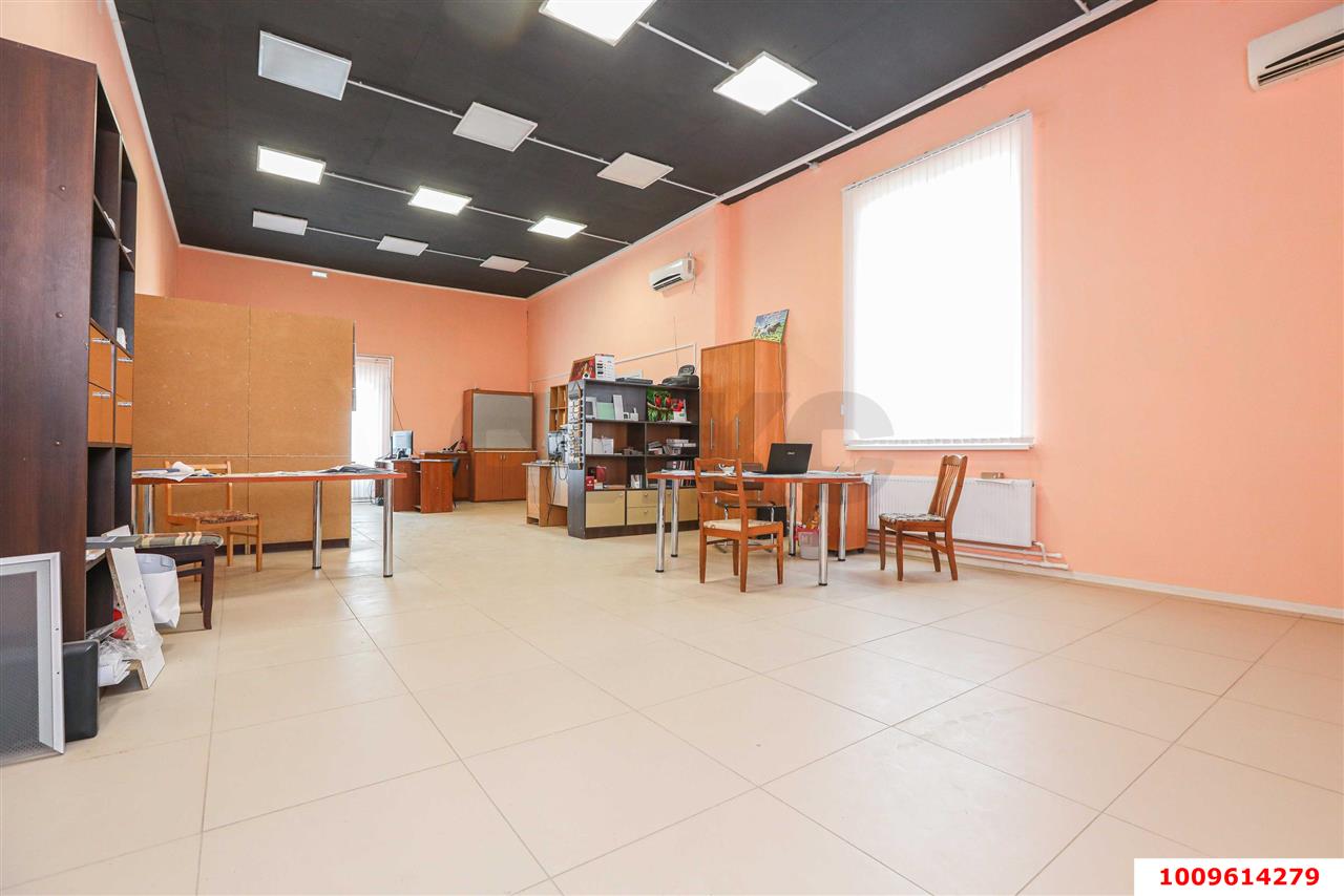 Фото №1: Отдельное здание 1000&nbsp;м², 2/3&nbsp;эт. - Краснодар, Прикубанский внутригородской округ, мкр. Музыкальный, ул. Московская