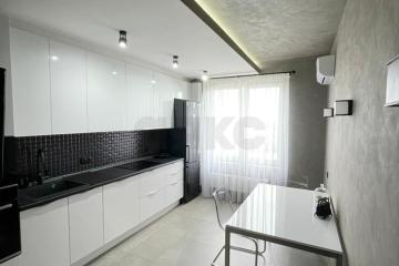 Фото №1: 1-комнатная квартира 40 м², 17/21 эт. - Краснодар, мкр. ЖК Шоколад, ул. Александра Покрышкина, 25Ак2
