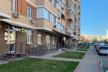 Фото №1: Торговое помещение 82&nbsp;м², 1/18&nbsp;эт. - Краснодар, мкр. жилой комплекс Премьера, ул. Автолюбителей, 1/3к1