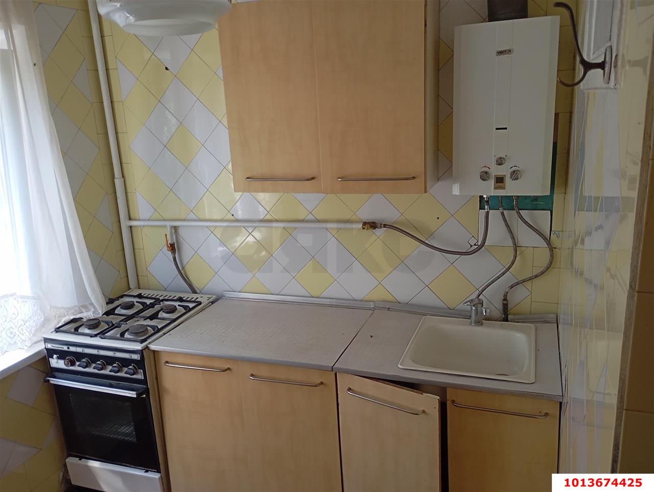 Фото №1: 4-комнатная квартира 59&nbsp;м², 2/5&nbsp;эт. - Краснодар, Прикубанский внутригородской округ, мкр. Фестивальный, ул. Гагарина, 93