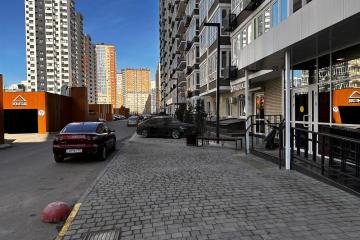 Фото №1: Торговое помещение 61&nbsp;м², 1/24&nbsp;эт. - Краснодар, мкр. ЖК Абрикосово, ул. имени Героя Георгия Бочарникова, 4к2