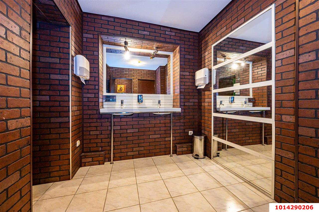 Фото №6: Торговое помещение 182&nbsp;м², 3&nbsp;эт. - Краснодар, Центральный внутригородской округ, мкр. Центральный, ул. Коммунаров, 64