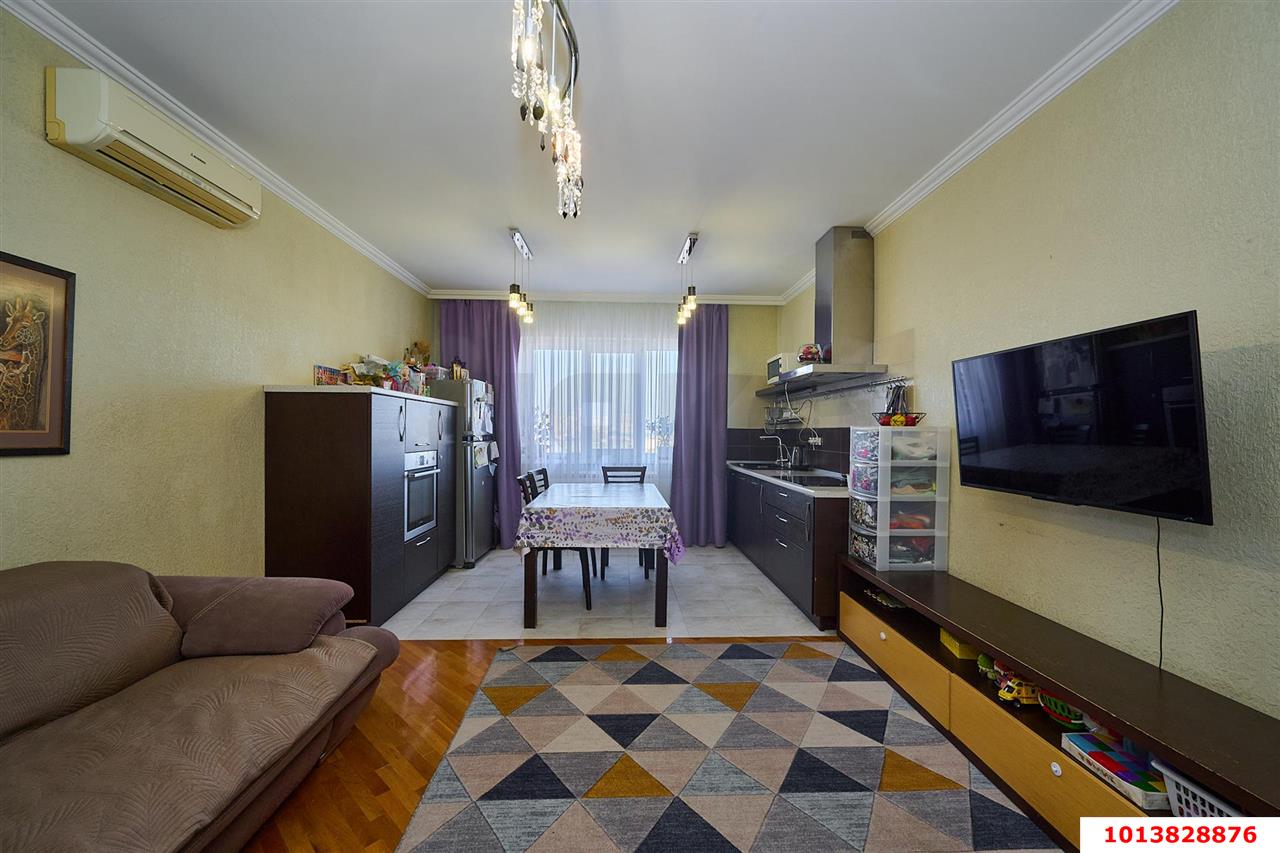 Фото №1: 2-комнатная квартира 77&nbsp;м², 7/9&nbsp;эт. - Краснодар, Карасунский внутригородской округ, мкр. Камвольно-суконный Комбинат, ул. Камвольная, 3