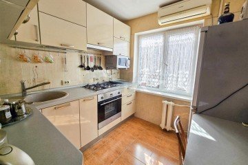 Фото №1: 3-комнатная квартира 55 м², 3/5 эт. - Краснодар, мкр. Черёмушки, ул. Ставропольская, 159