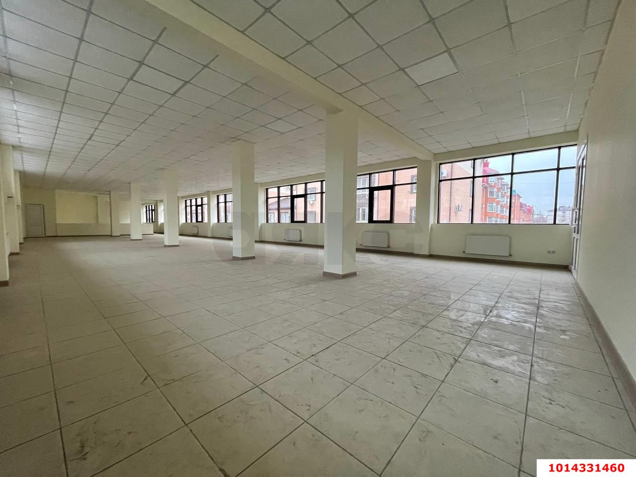 Фото №2: Торговое помещение 653&nbsp;м², 2/2&nbsp;эт. - Яблоновский, ул. Гагарина, 144/1к7