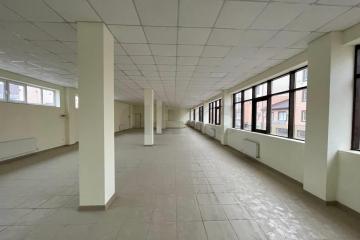 Фото №1: Торговое помещение 653 м², 2/2 эт. - Яблоновский, ул. Гагарина, 144/1к7