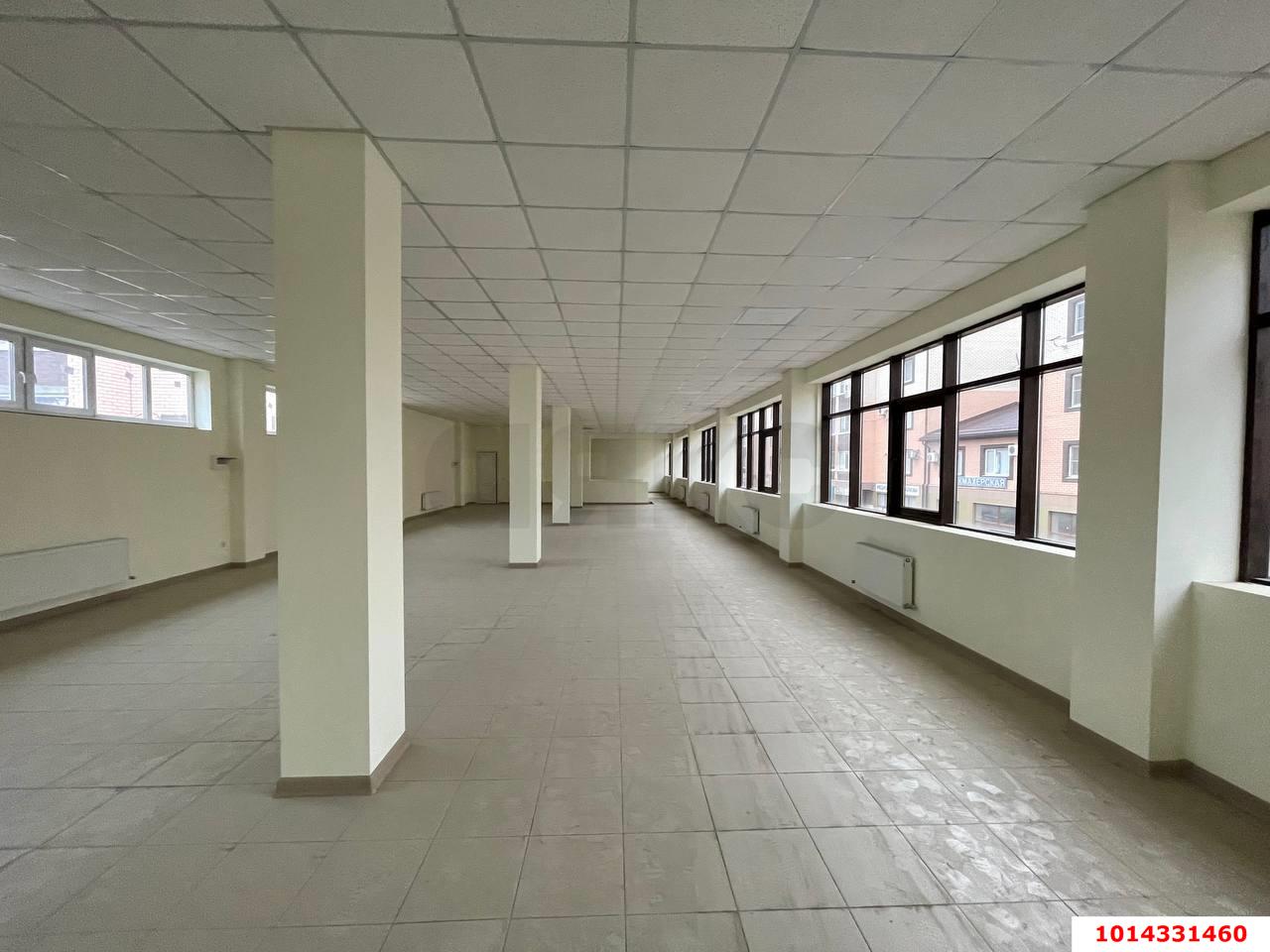 Фото №1: Торговое помещение 653&nbsp;м², 2/2&nbsp;эт. - Яблоновский, ул. Гагарина, 144/1к7