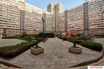 Фото №1: 1-комнатная квартира 54 м², 6/16 эт. - Краснодар, мкр. Центральный, ул. Будённого, 129