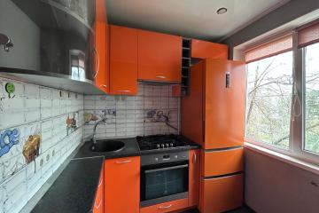 Фото №1: 2-комнатная квартира 43 м², 4/5 эт. - Краснодар, мкр. Комсомольский, ул. Симферопольская, 38