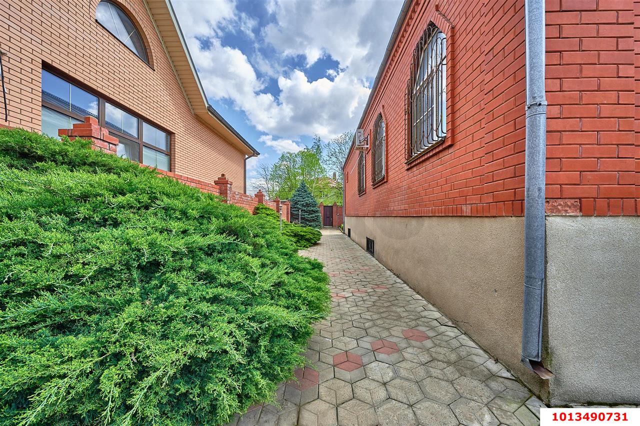 Фото №2: Дом 200&nbsp;м² + 9&nbsp;сот., 2&nbsp;эт. - Краснодар, Прикубанский внутригородской округ, мкр. Сады Калинина, ул. Средняя, 32/4
