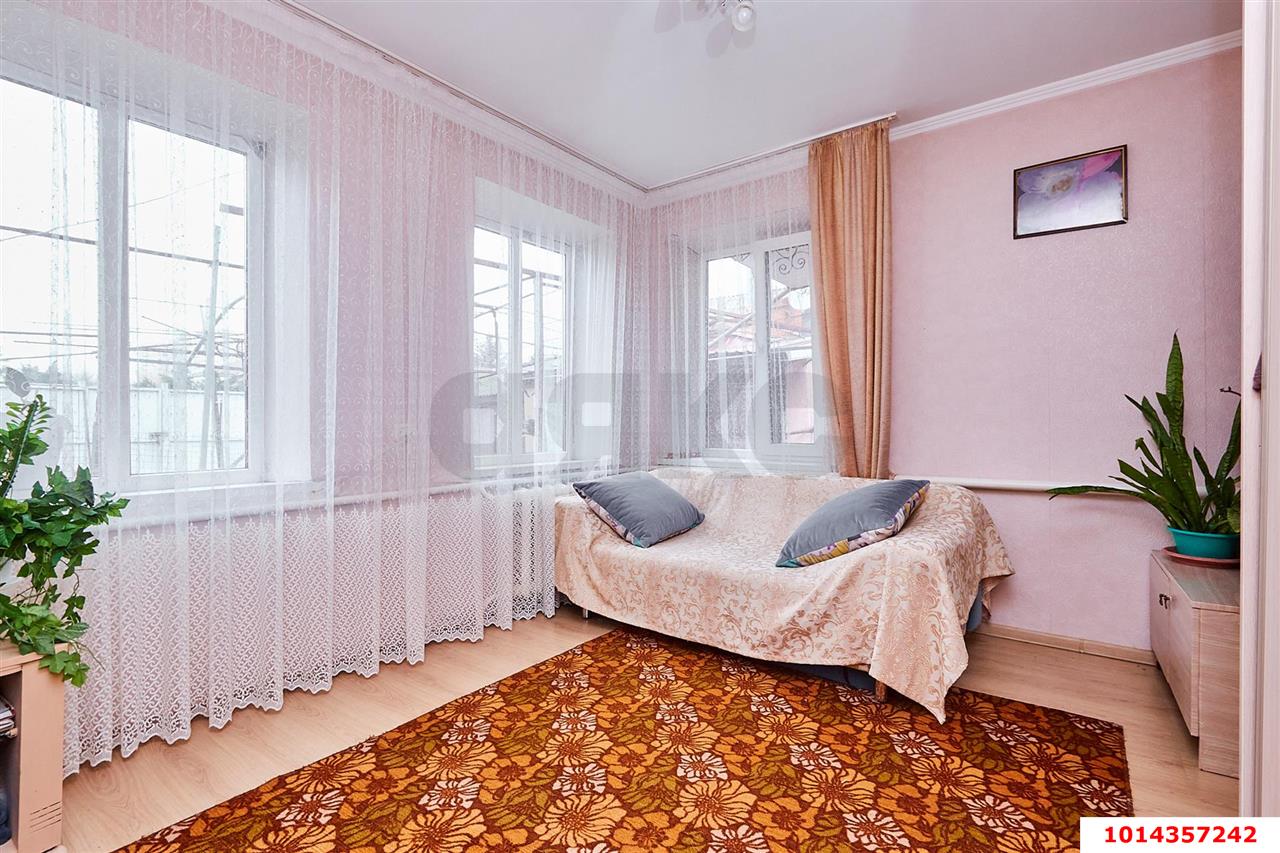 Фото №1: Дом 60&nbsp;м² + 1&nbsp;сот., 1&nbsp;эт. - Краснодар, Западный внутригородской округ, мкр. Центральный, ул. имени Тургенева, 26/1