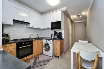 Фото №1: 2-комнатная квартира 47 м², 4/10 эт. - Краснодар, мкр. Славянский, ул. Красных Партизан, 79