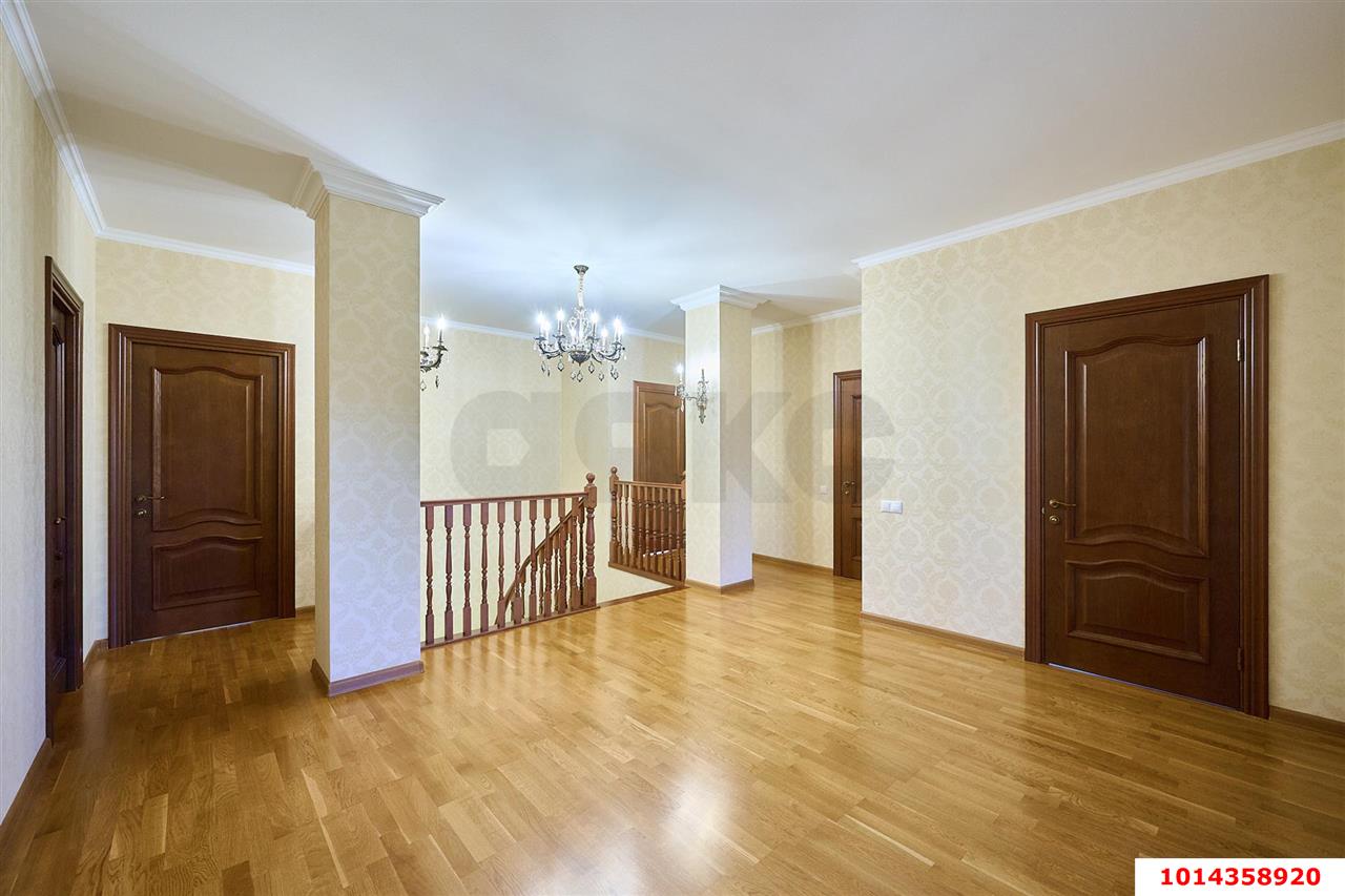 Фото №7: Дом 266&nbsp;м² + 6.38&nbsp;сот., 2&nbsp;эт. - Краснодар, Прикубанский внутригородской округ, мкр. 2-я Площадка, пр-д 2-й  Ивана Сусанина, 3
