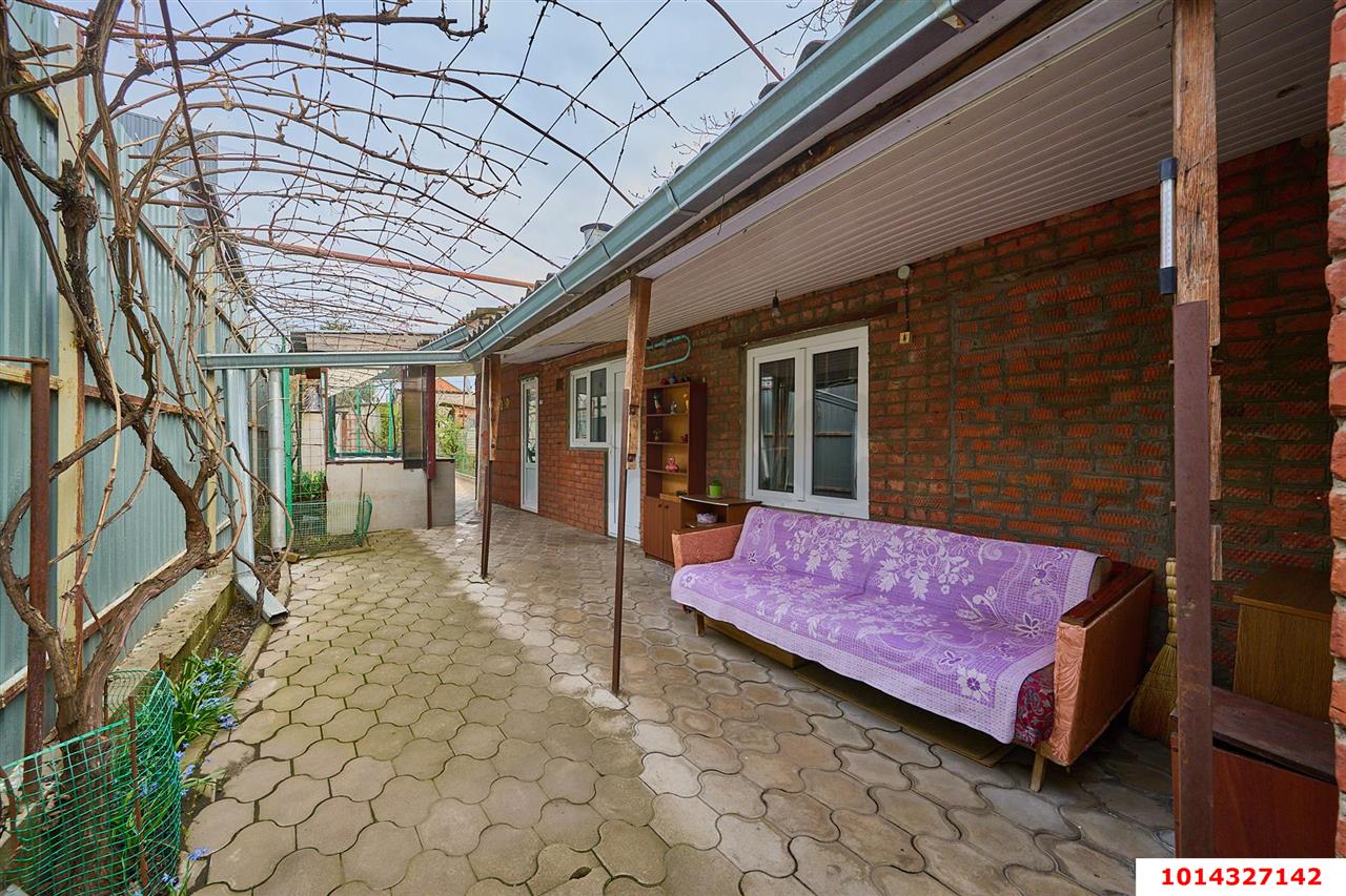 Фото №1: Часть дома 63&nbsp;м² + 3.24&nbsp;сот., 1&nbsp;эт. - Краснодар, Центральный внутригородской округ, мкр. Покровка, ул. Садовая, 102