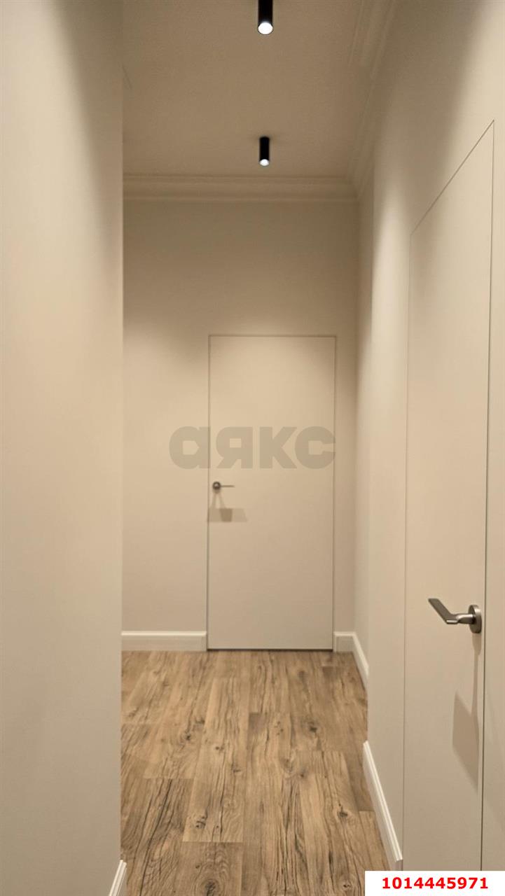 Фото №17: 3-комнатная квартира 68&nbsp;м², 2/5&nbsp;эт. - Краснодар, мкр. Центральный внутригородской округ, ул. Красная, 206