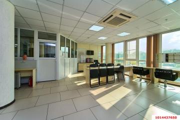 Фото №1: Торговое помещение 166&nbsp;м², 1/24&nbsp;эт. - Краснодар, мкр. Центральный, ул. Кубанская набережная, 37